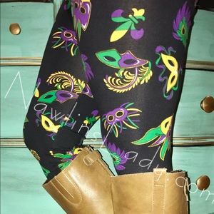 Mardi Gras Mask Pattern Leggings 